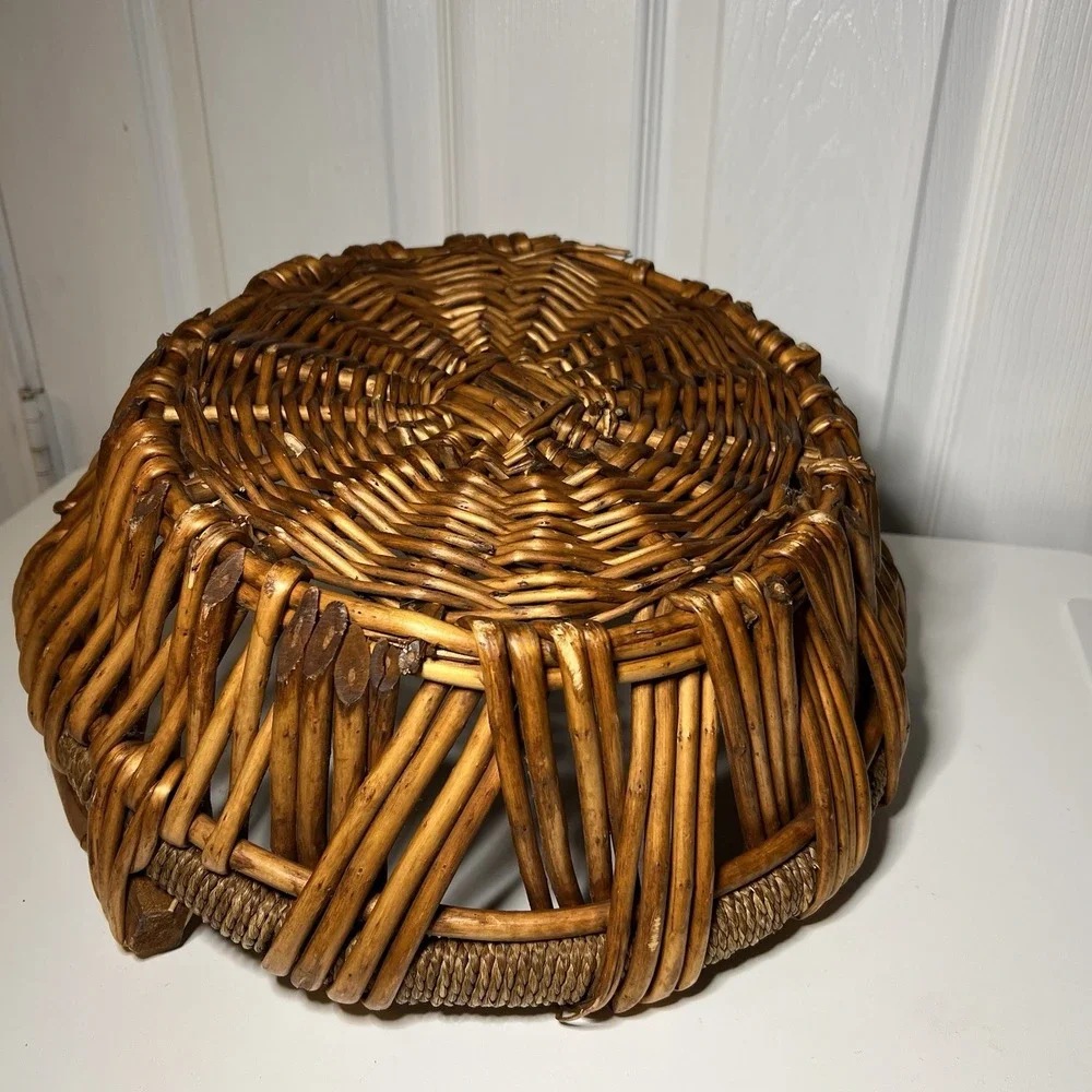 Vtg‎ Woven Wicker or Rattan Basket Wooden Handles 14
